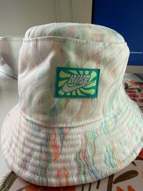Nike White Bucket Hat with Pastel Tie-Dye and Teal Logo
